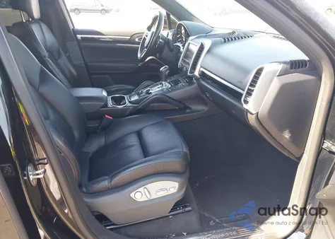 2016 Porsche Cayenne z USA, uszkodzony, nr VIN WP1AA2A28GLA03863